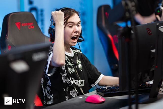 中国坚持在 中国坚持在